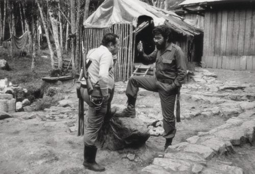 В партизанском лагере. 1980-е гг. Два товарища. Незабвенный Главнокомандующий РВСК-АН товарищ Мануэль Маруланда и Председатель Подпольной Колумбийской Коммунистической Партии избранный Главнокомандующий РВСК-АН товарищ Альфонсо Кано.